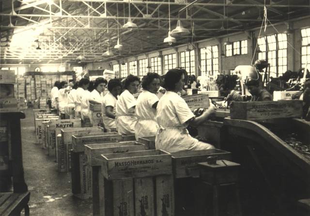 09 dones treballant en una conservera,Vigo_dècada dels 60de Remigio